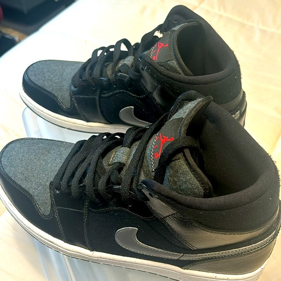 Men’s Air Jordan 1 retro mid SE - Picture 3 of 9